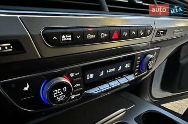 Позашляховик / Кросовер Audi Q7 2017 в 