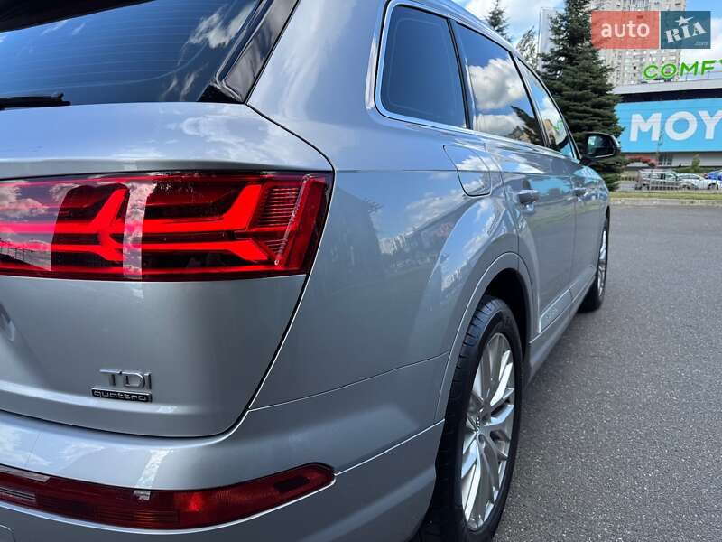 Позашляховик / Кросовер Audi Q7 2015 в Києві