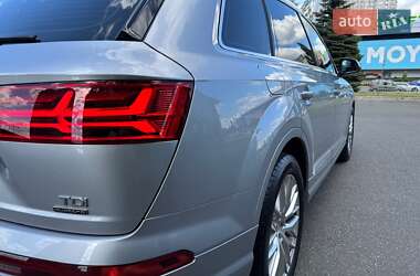 Внедорожник / Кроссовер Audi Q7 2015 в 