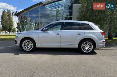 Внедорожник / Кроссовер Audi Q7 2015 в 