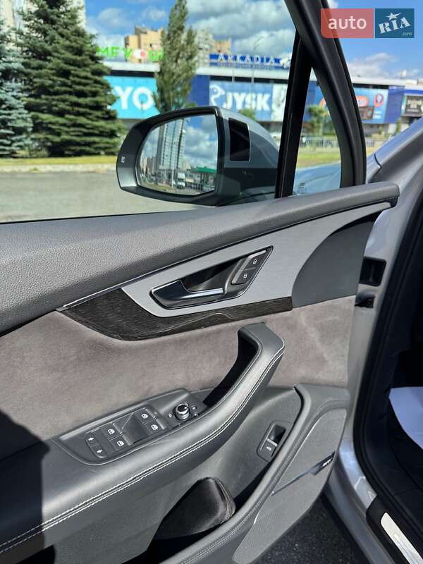 Позашляховик / Кросовер Audi Q7 2015 в Києві