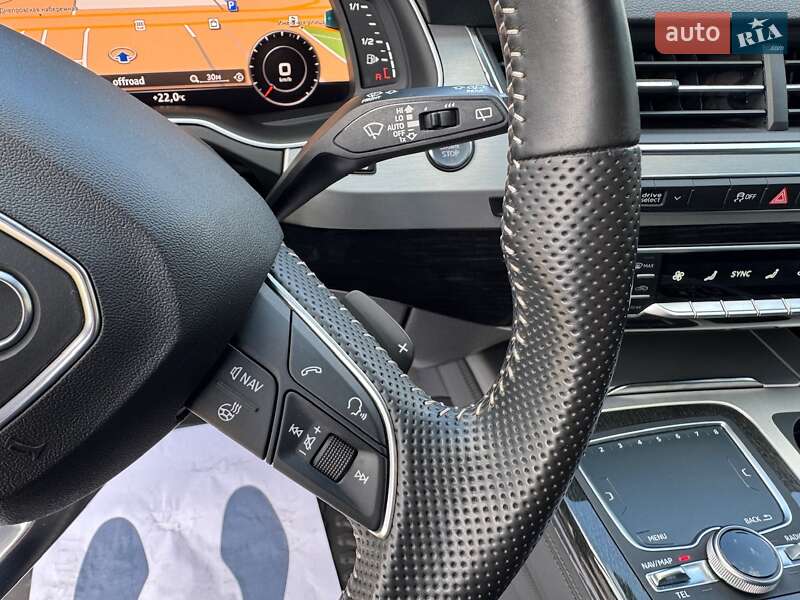 Позашляховик / Кросовер Audi Q7 2015 в Києві