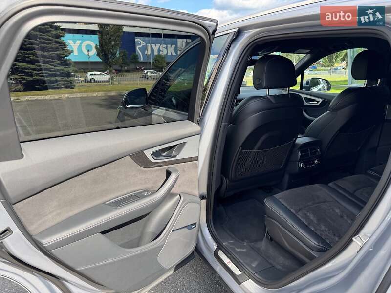 Позашляховик / Кросовер Audi Q7 2015 в Києві