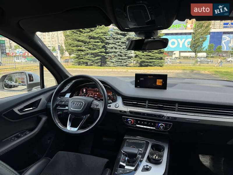 Позашляховик / Кросовер Audi Q7 2015 в Києві