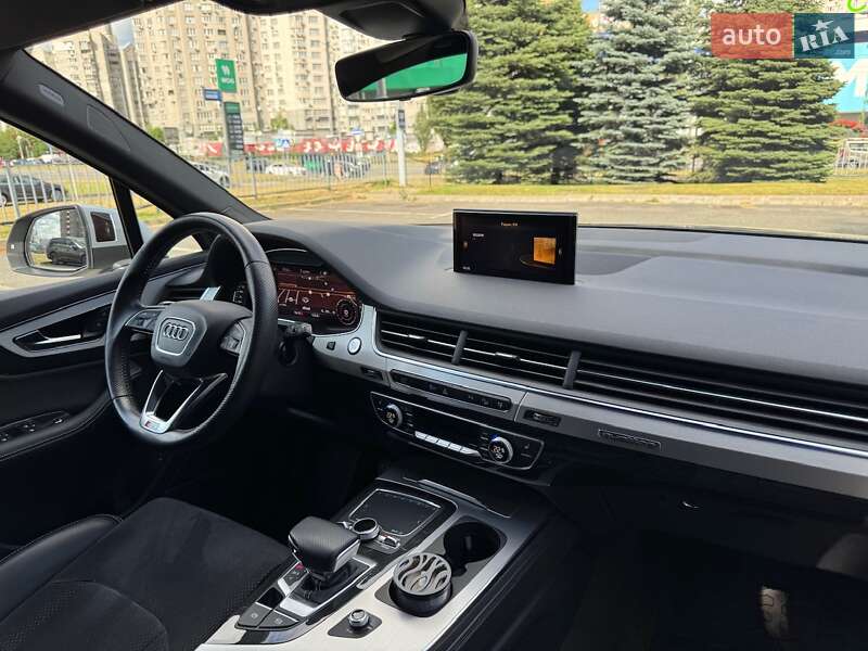 Позашляховик / Кросовер Audi Q7 2015 в Києві