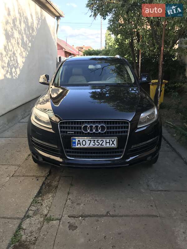 Внедорожник / Кроссовер Audi Q7 2007 в Ужгороде