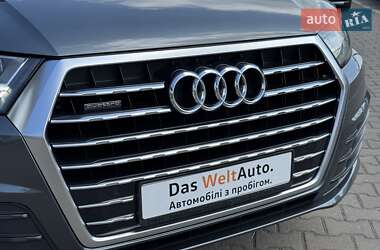 Внедорожник / Кроссовер Audi Q7 2015 в 