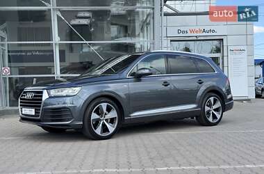 Внедорожник / Кроссовер Audi Q7 2015 в 