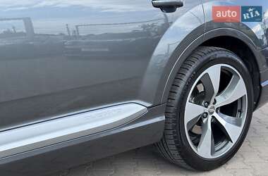 Внедорожник / Кроссовер Audi Q7 2015 в 