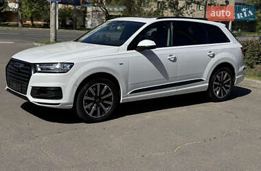 Внедорожник / Кроссовер Audi Q7 2017 в 