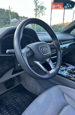 Внедорожник / Кроссовер Audi Q7 2016 в 