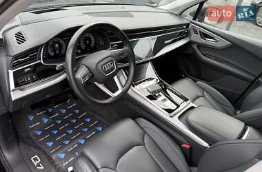 Внедорожник / Кроссовер Audi Q7 2022 в 