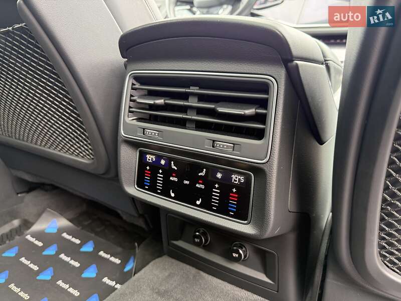 Внедорожник / Кроссовер Audi Q7 2022 в Ровно