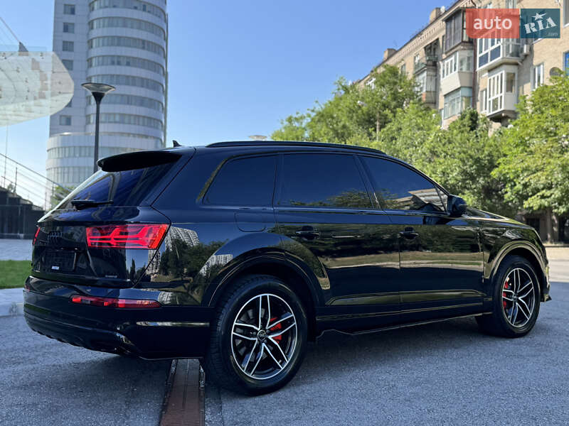 Внедорожник / Кроссовер Audi Q7 2016 в Запорожье