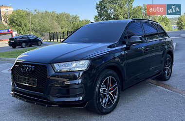 Внедорожник / Кроссовер Audi Q7 2016 в 