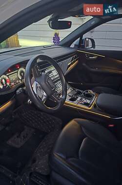 Внедорожник / Кроссовер Audi Q7 2021 в 