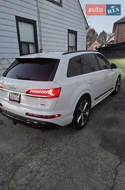 Внедорожник / Кроссовер Audi Q7 2021 в 