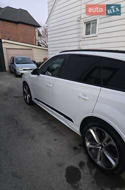 Внедорожник / Кроссовер Audi Q7 2021 в 