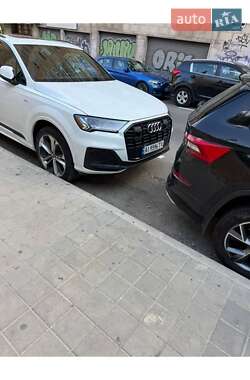 Внедорожник / Кроссовер Audi Q7 2020 в 