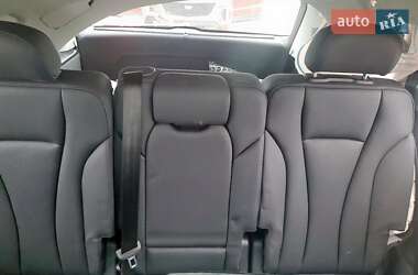 Позашляховик / Кросовер Audi Q7 2024 в 