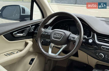 Внедорожник / Кроссовер Audi Q7 2017 в 
