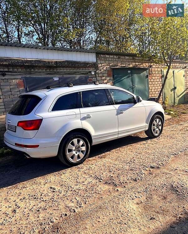 Внедорожник / Кроссовер Audi Q7 2013 в 