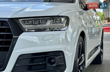 Внедорожник / Кроссовер Audi Q7 2016 в 