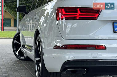 Внедорожник / Кроссовер Audi Q7 2016 в 