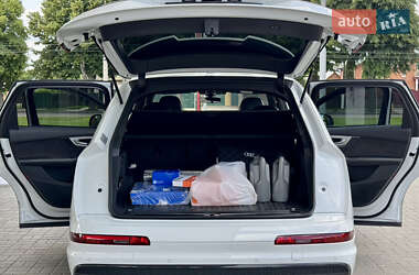 Внедорожник / Кроссовер Audi Q7 2016 в 