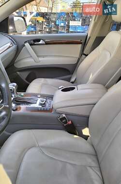 Внедорожник / Кроссовер Audi Q7 2011 в 