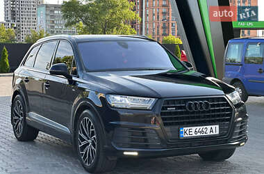 Внедорожник / Кроссовер Audi Q7 2015 в 
