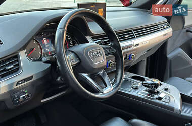 Внедорожник / Кроссовер Audi Q7 2015 в 