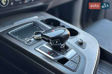 Внедорожник / Кроссовер Audi Q7 2015 в 