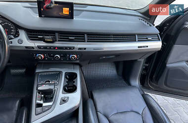 Внедорожник / Кроссовер Audi Q7 2015 в 