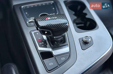 Внедорожник / Кроссовер Audi Q7 2015 в 