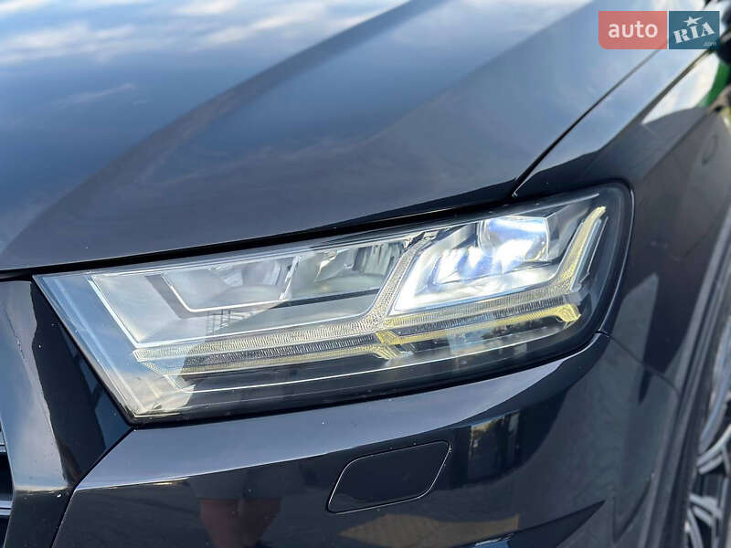 Внедорожник / Кроссовер Audi Q7 2015 в Днепре