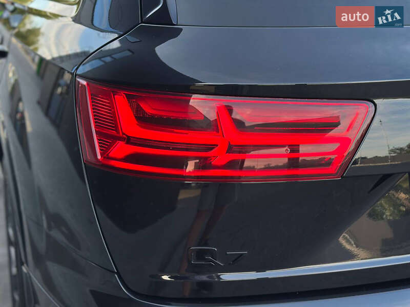 Внедорожник / Кроссовер Audi Q7 2015 в Днепре