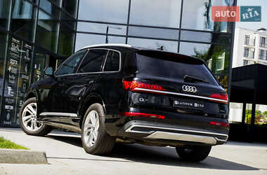 Внедорожник / Кроссовер Audi Q7 2021 в 