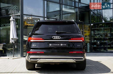 Внедорожник / Кроссовер Audi Q7 2021 в 
