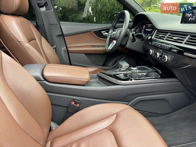 Позашляховик / Кросовер Audi Q7 2018 в Дніпрі