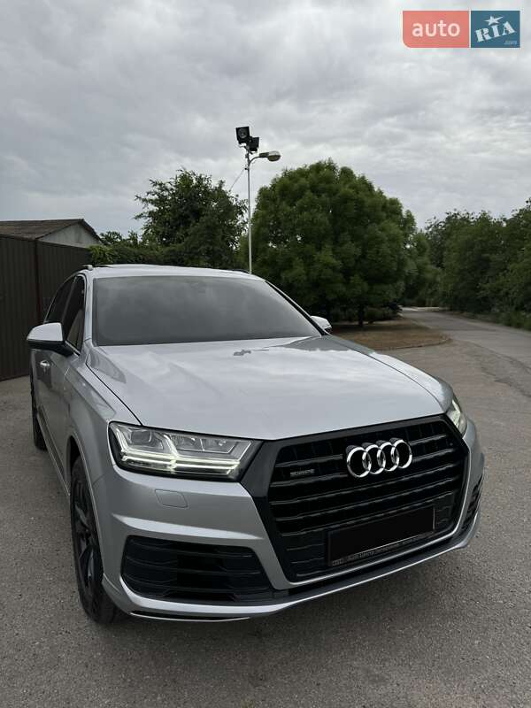 Позашляховик / Кросовер Audi Q7 2018 в Дніпрі