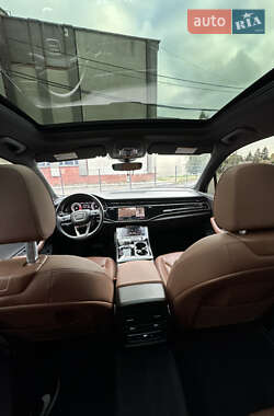 Внедорожник / Кроссовер Audi Q7 2021 в 
