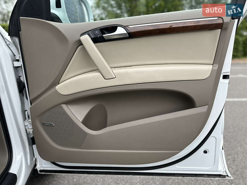 Внедорожник / Кроссовер Audi Q7 2014 в Киеве