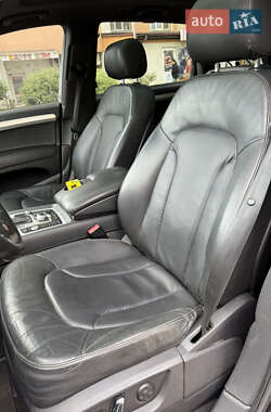 Позашляховик / Кросовер Audi Q7 2011 в 