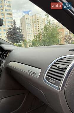 Позашляховик / Кросовер Audi Q7 2011 в 