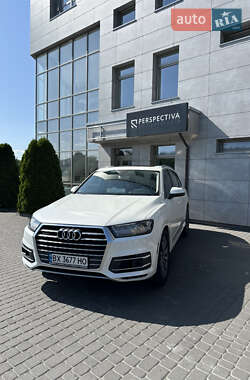 Внедорожник / Кроссовер Audi Q7 2016 в 