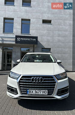 Внедорожник / Кроссовер Audi Q7 2016 в 