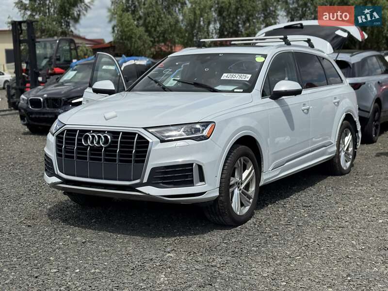 Внедорожник / Кроссовер Audi Q7 2021 в 