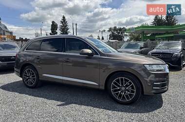 Внедорожник / Кроссовер Audi Q7 2015 в 