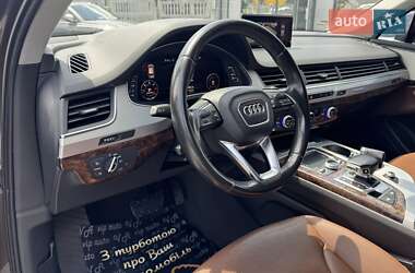Внедорожник / Кроссовер Audi Q7 2015 в 